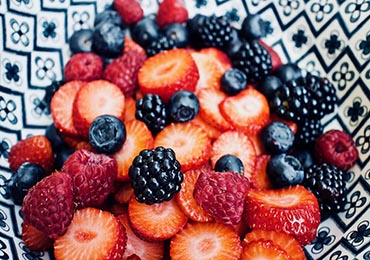 Las frutas que no deberían faltar en tu dieta si tienes hígado graso