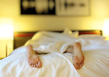 ¿Qué alimentos evitar para dormir bien?