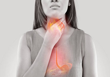 Reflujo silencioso: la acidez estomacal te causa problemas en la garganta y en la voz